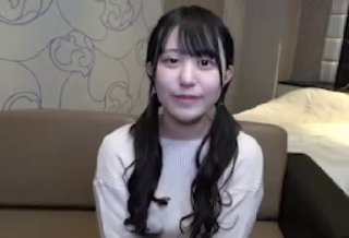 冰海啸E杯女生自摸潮吹，舔奶我看，近距离看屁眼