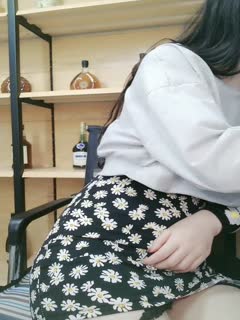 在与继兄的派对后,事情在狂欢中变得疯狂